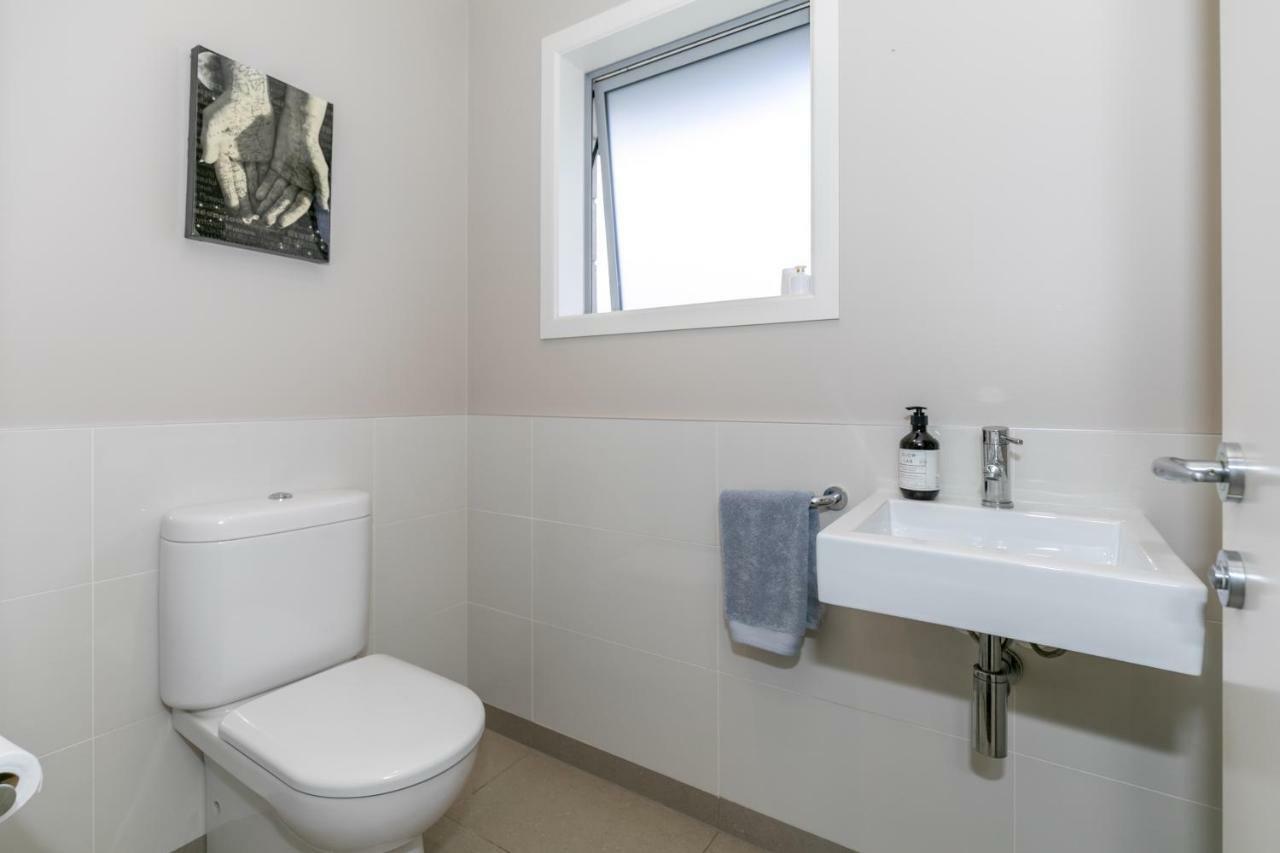 Spacious Modern Two-Bedroom Apartment Χάμιλτον Εξωτερικό φωτογραφία