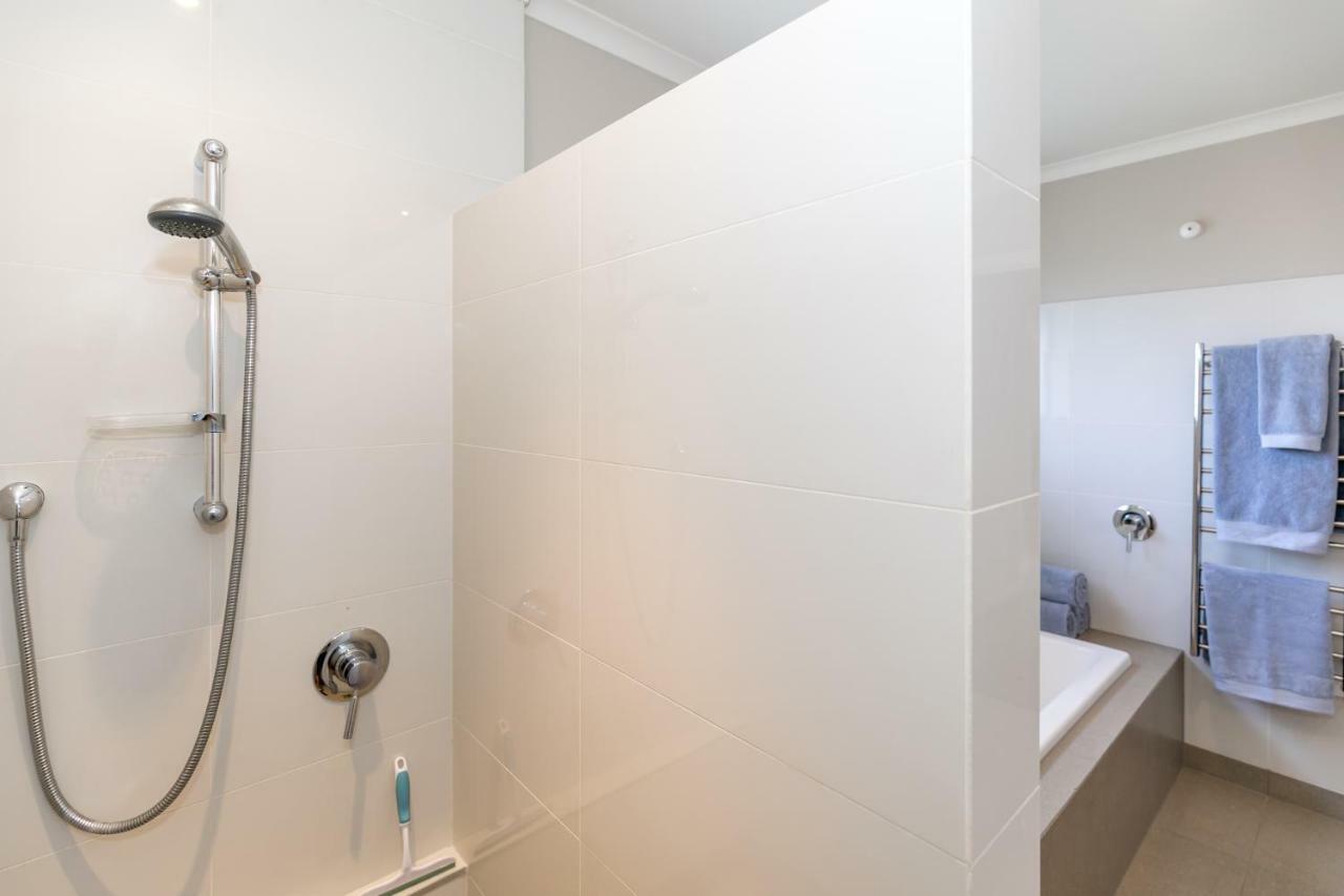 Spacious Modern Two-Bedroom Apartment Χάμιλτον Εξωτερικό φωτογραφία